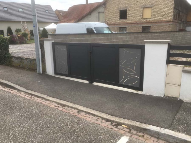 Portails et clôtures sur mesure : pourquoi les habitants de Haguenau, Hoerdt et Gambsheim choisissent l'aluminium ?